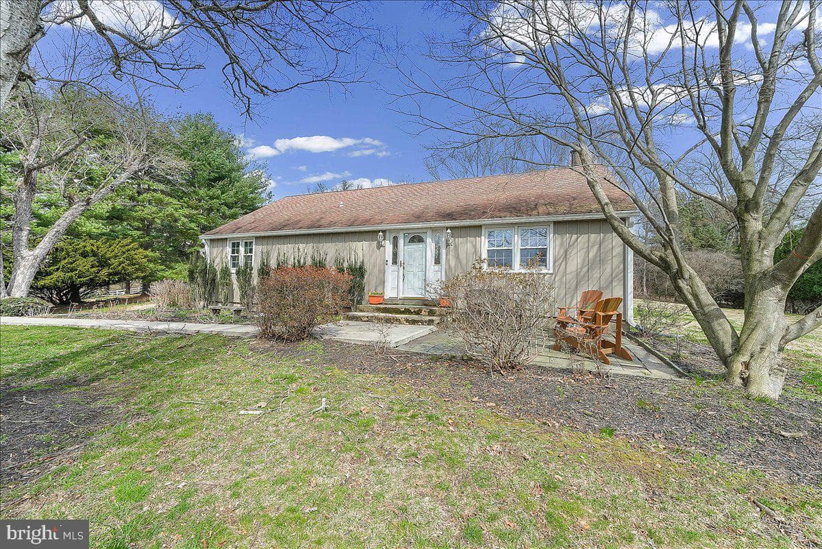 212 W Woodview Road