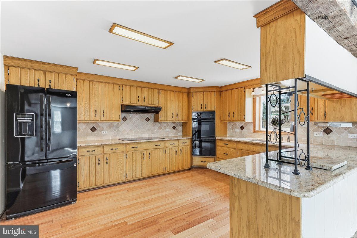 212 W Woodview Road photo 18
