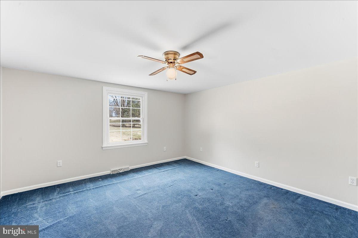 212 W Woodview Road photo 19