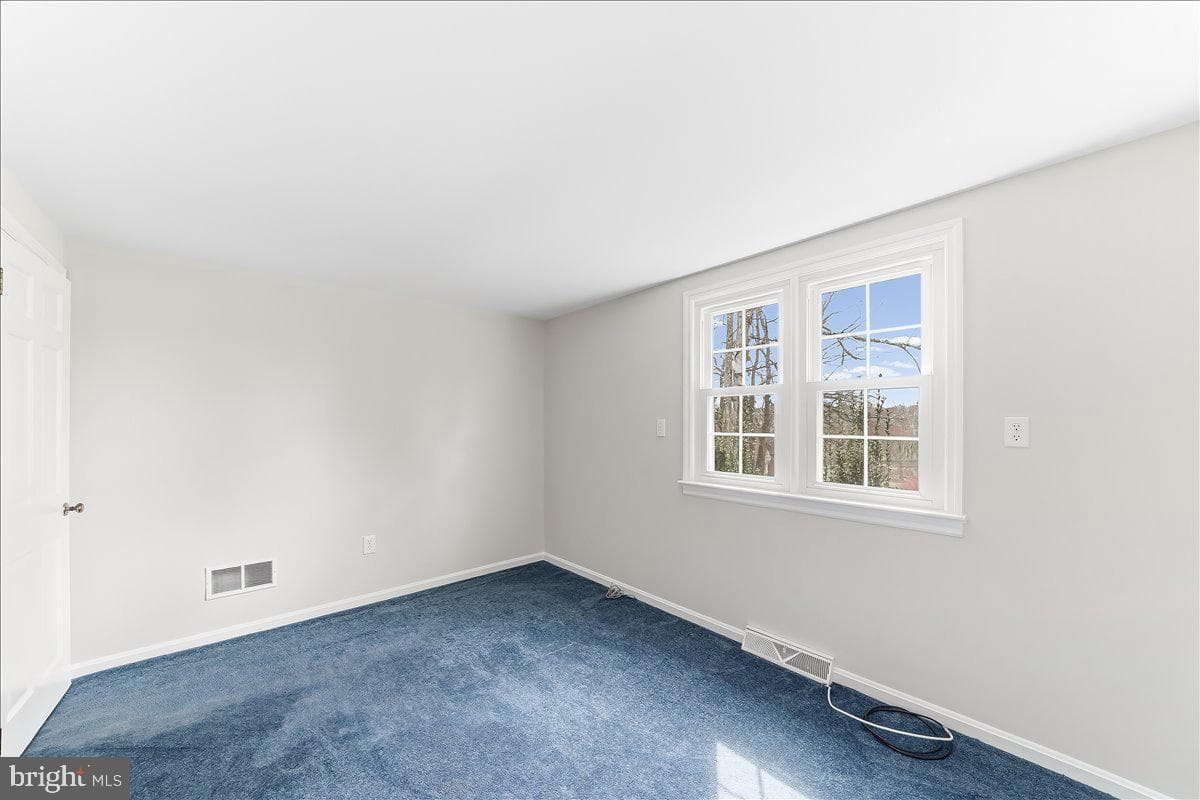 212 W Woodview Road photo 25