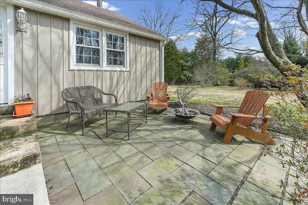 212 W Woodview Road photo 3