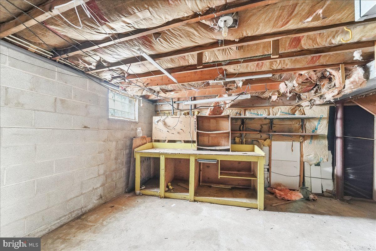 212 W Woodview Road photo 30