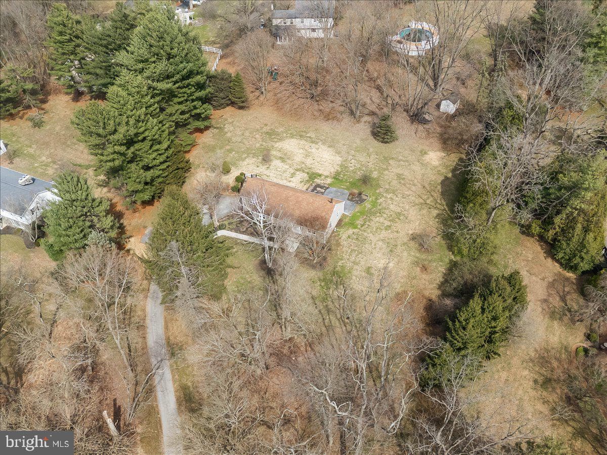 212 W Woodview Road photo 32