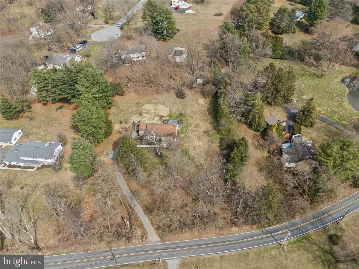 212 W Woodview Road photo 33