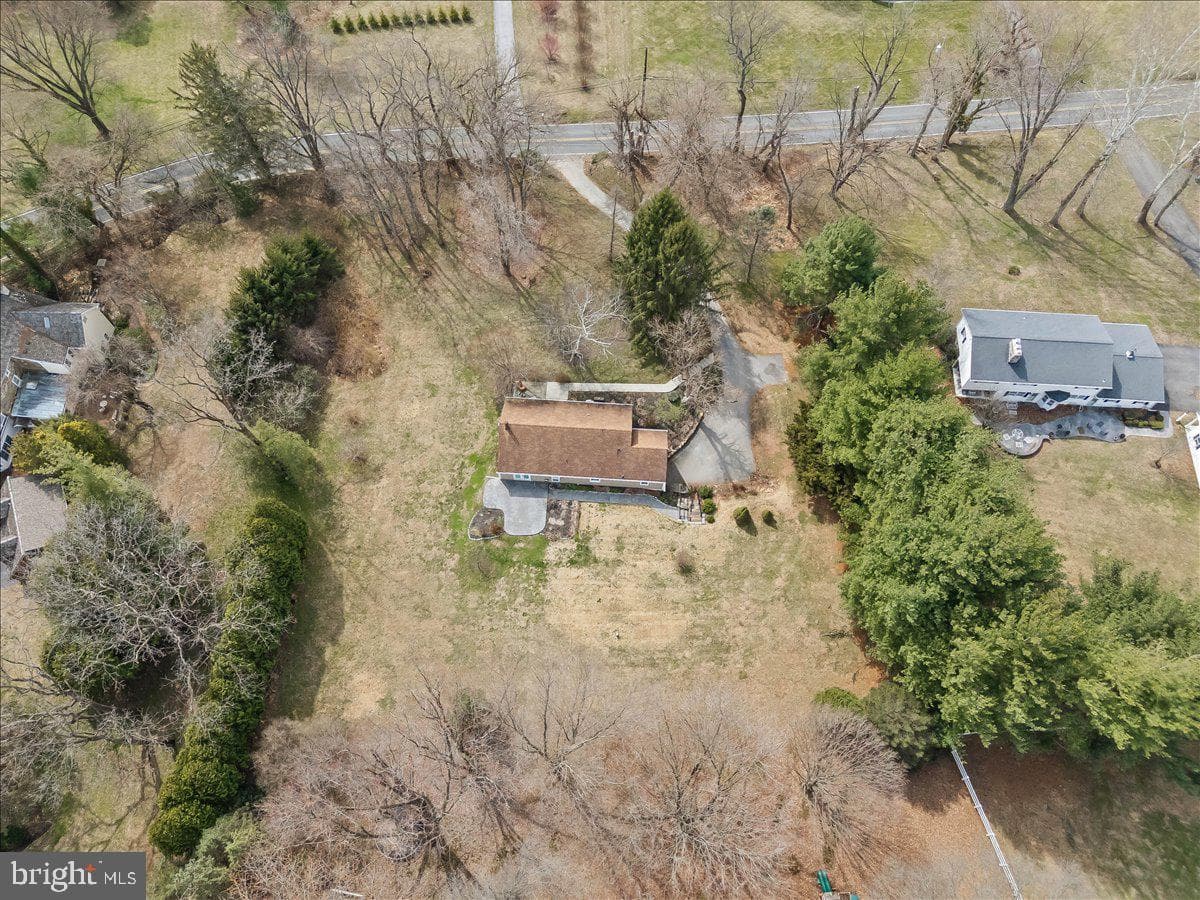 212 W Woodview Road photo 34