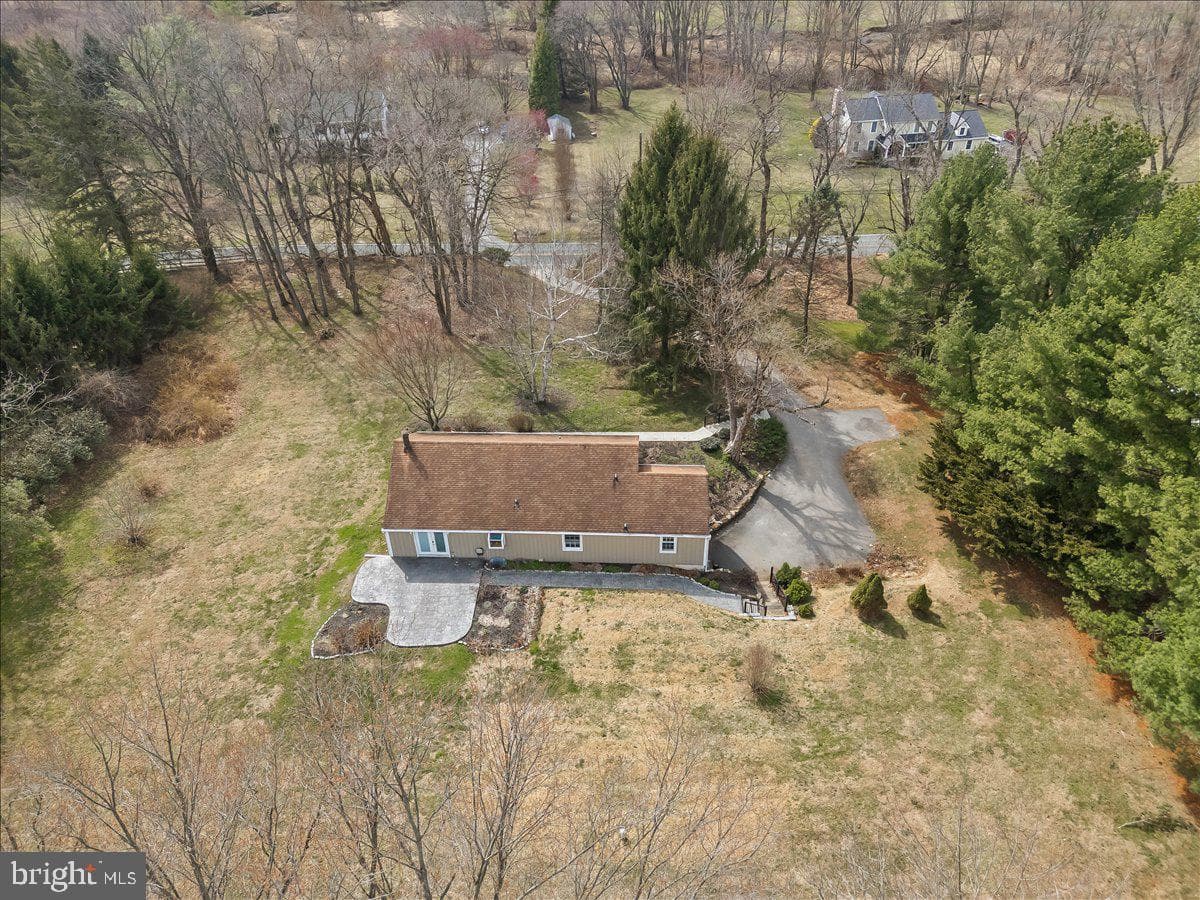 212 W Woodview Road photo 36