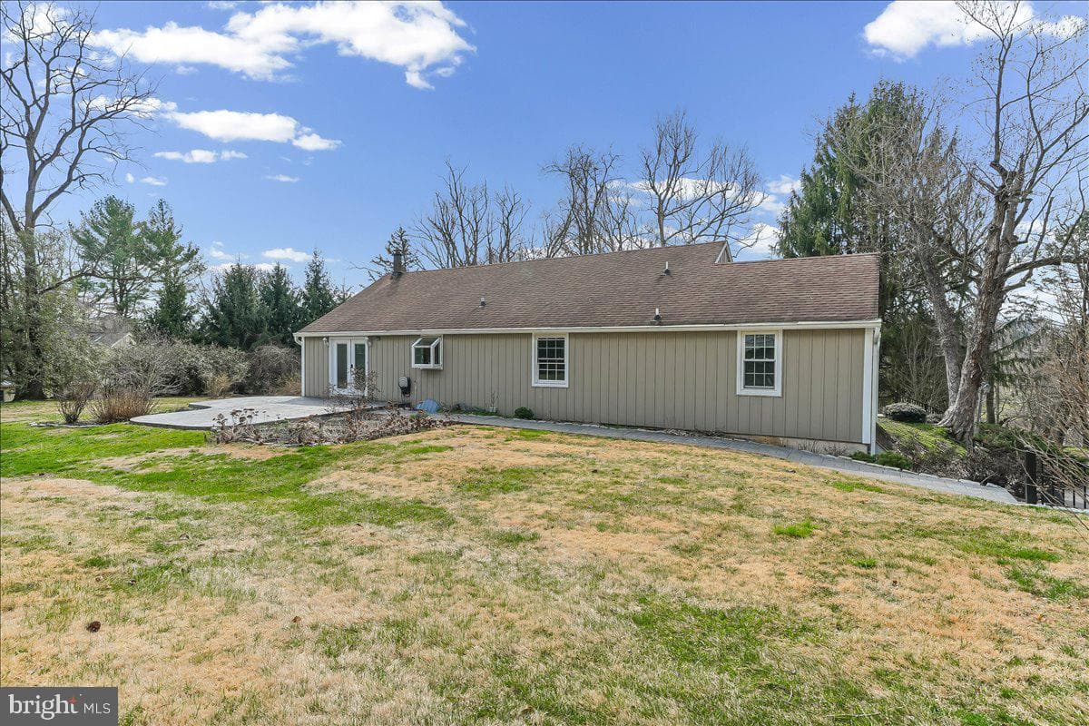 212 W Woodview Road photo 41