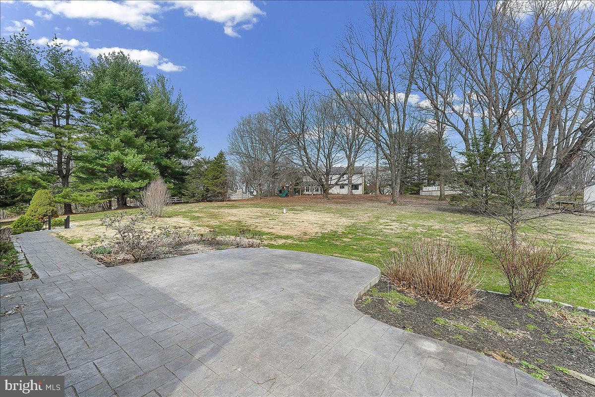 212 W Woodview Road photo 43