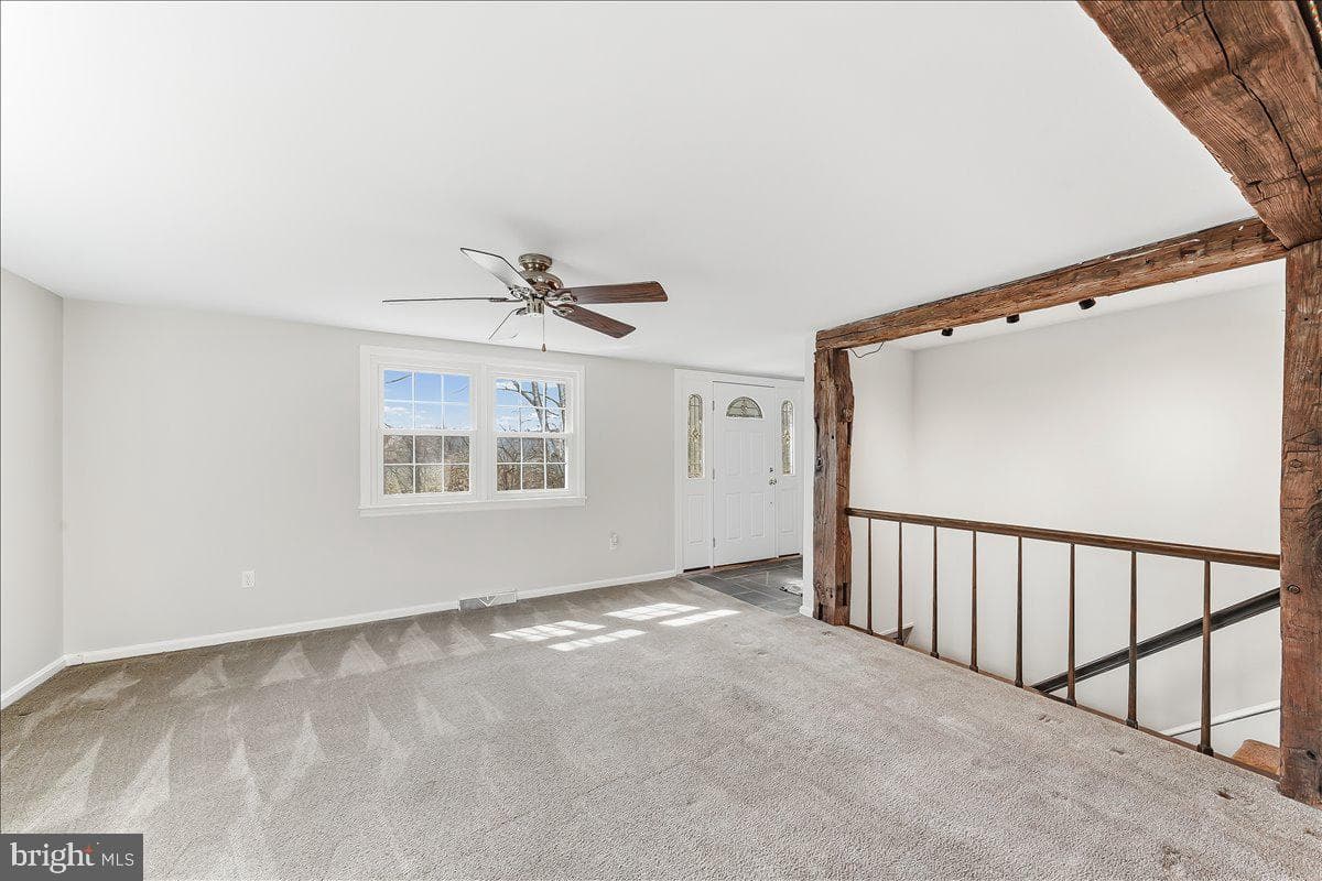 212 W Woodview Road photo 9