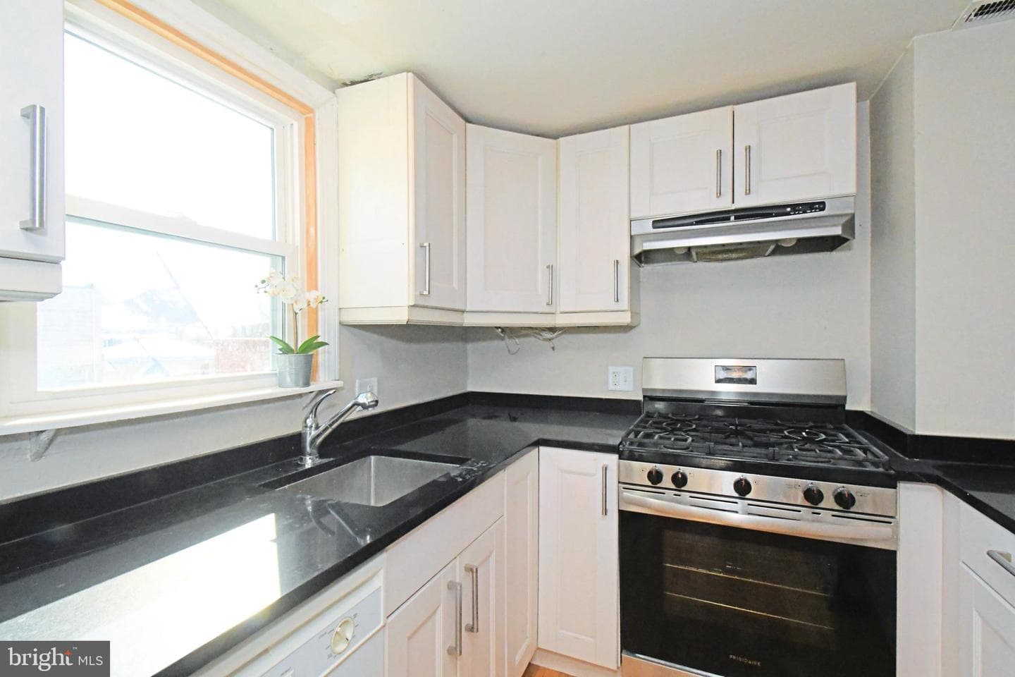 220 Saint Marys Street photo 15