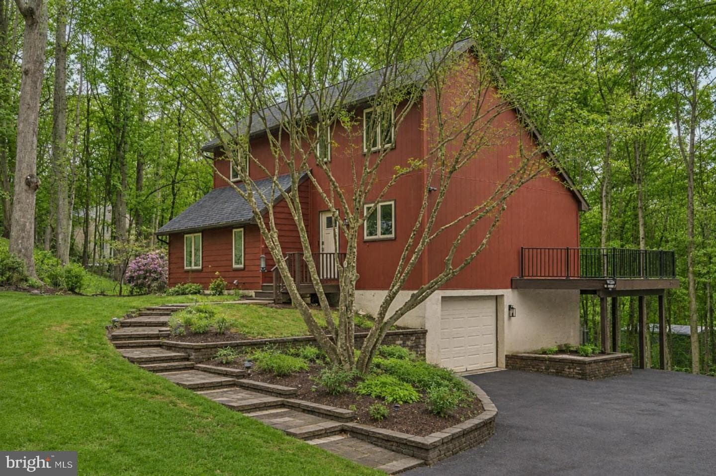 8 Laurel Dr photo 1