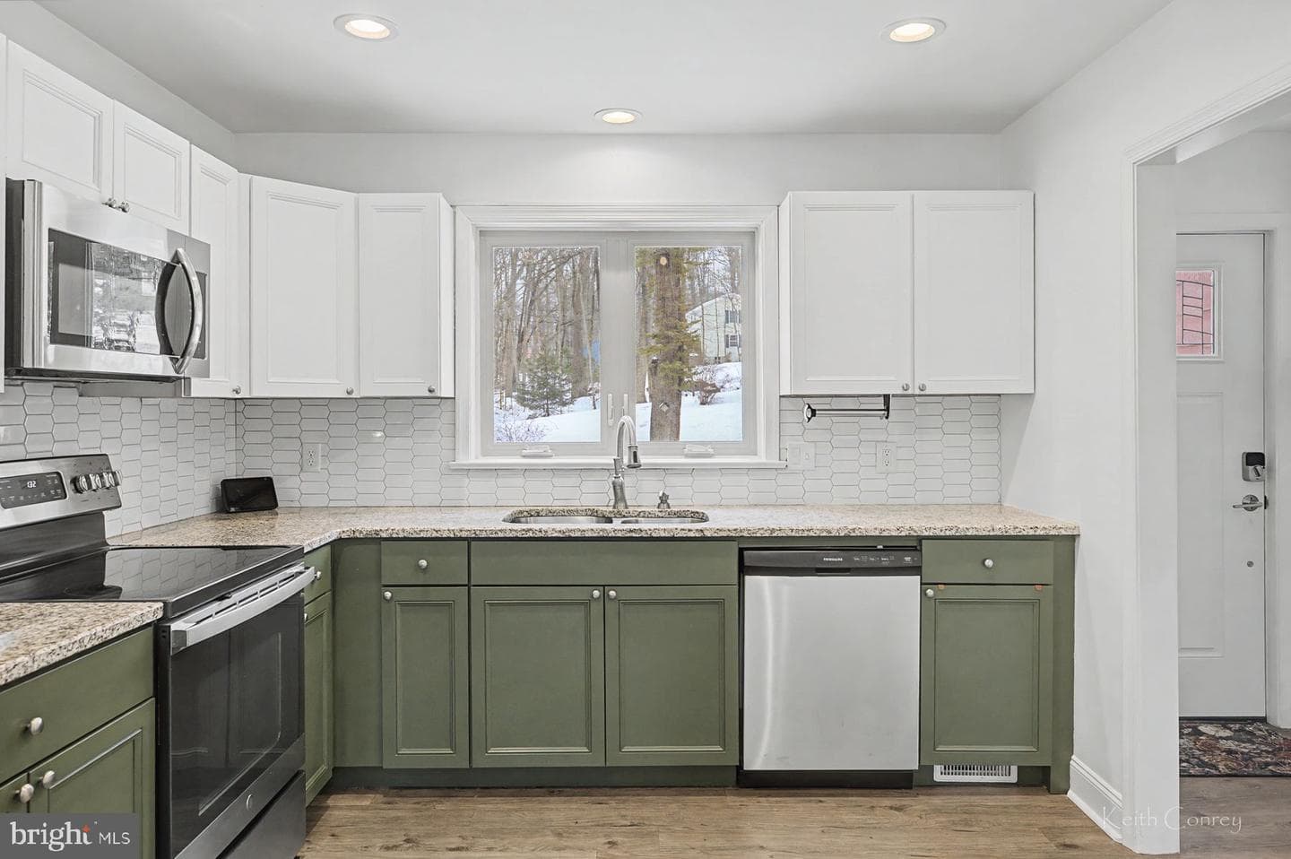 8 Laurel Dr photo 2