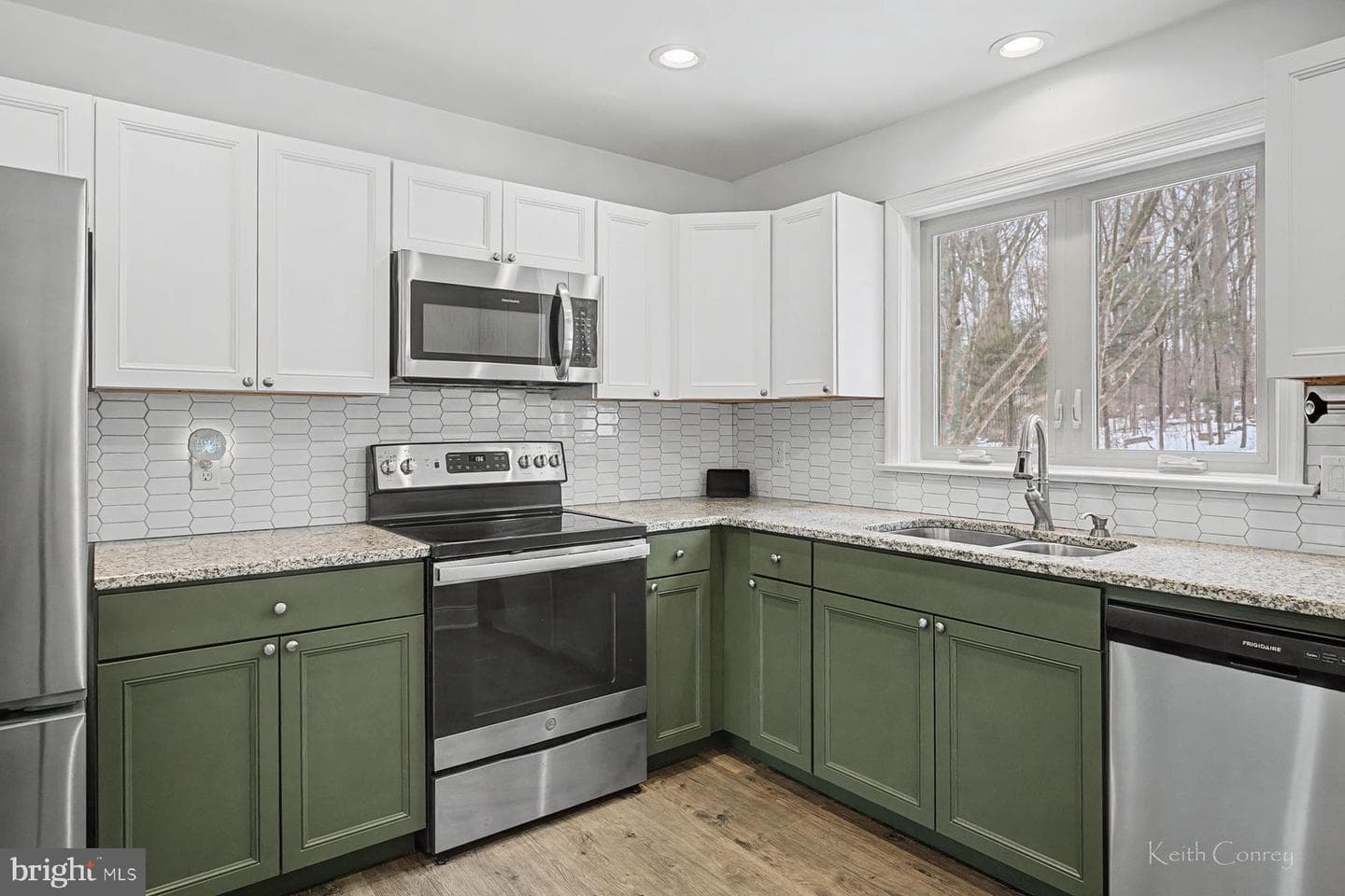 8 Laurel Dr photo 3