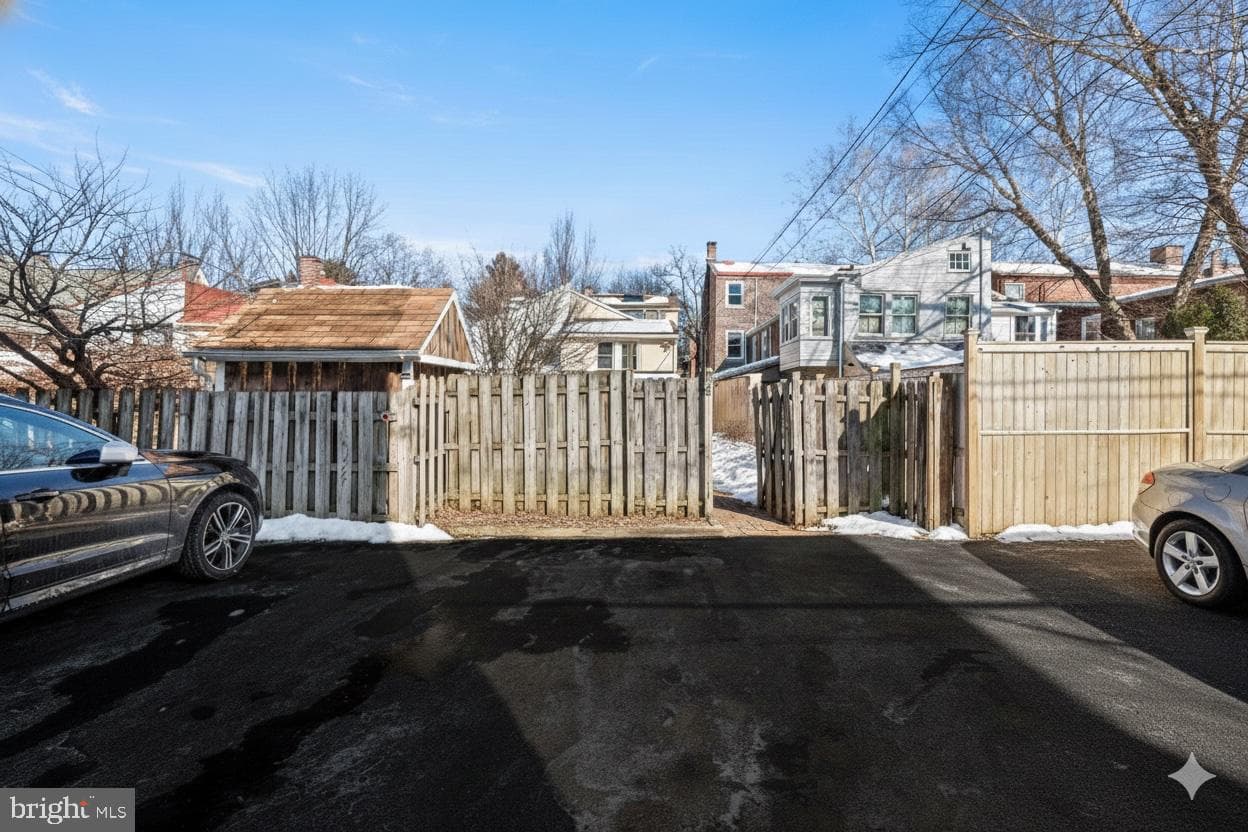 220 S Walnut Street photo 29