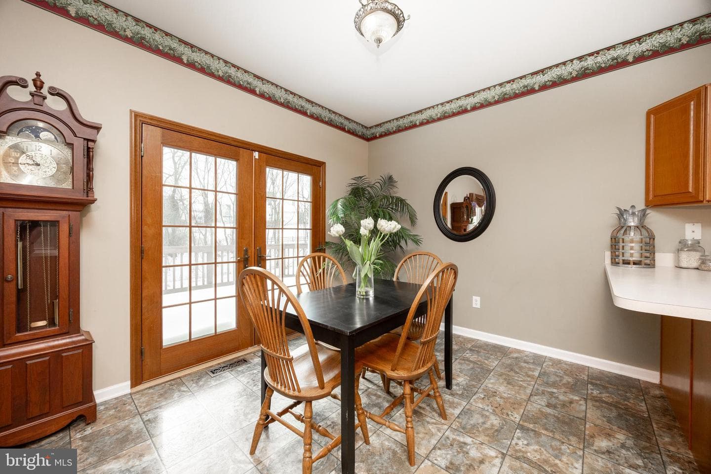 140 Milbury Road photo 8