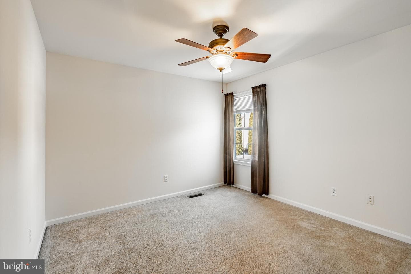 10 Walden Way photo 14
