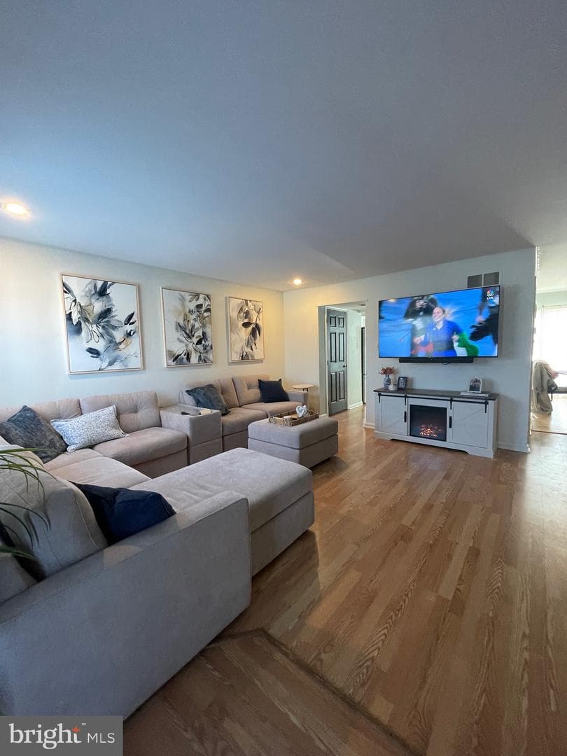 810 Amber Lane photo 4