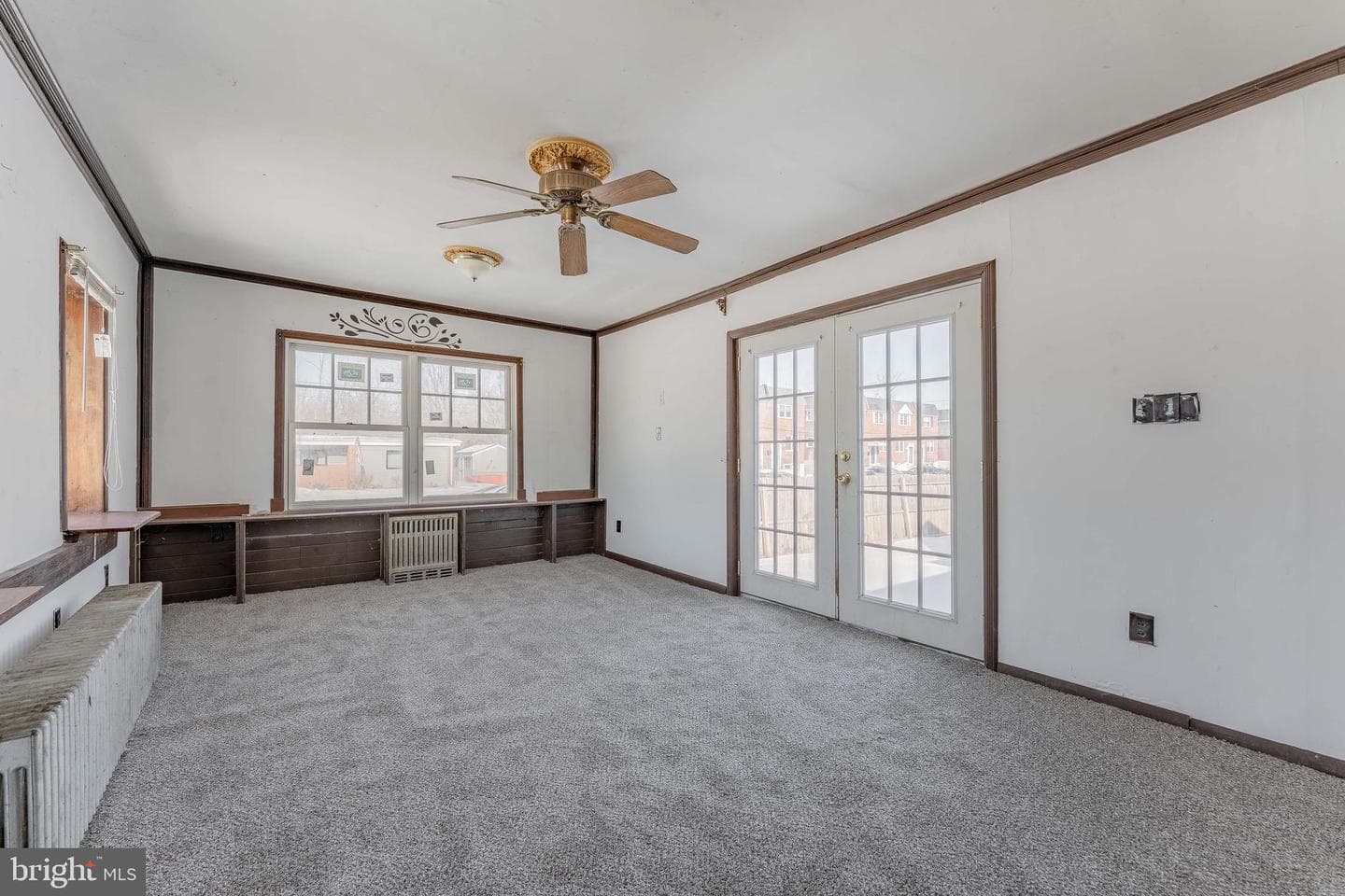 390 Mary Street photo 11