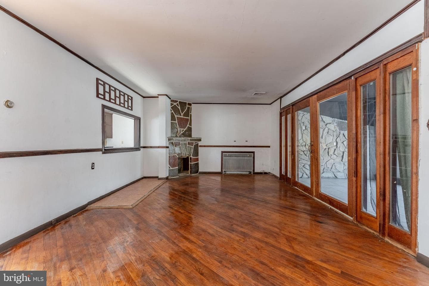390 Mary Street photo 24