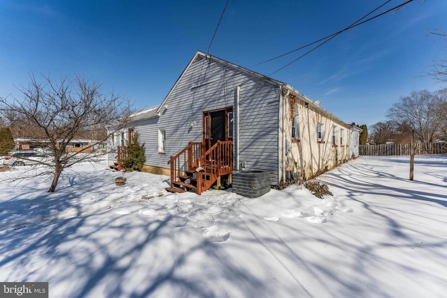 390 Mary Street photo 3