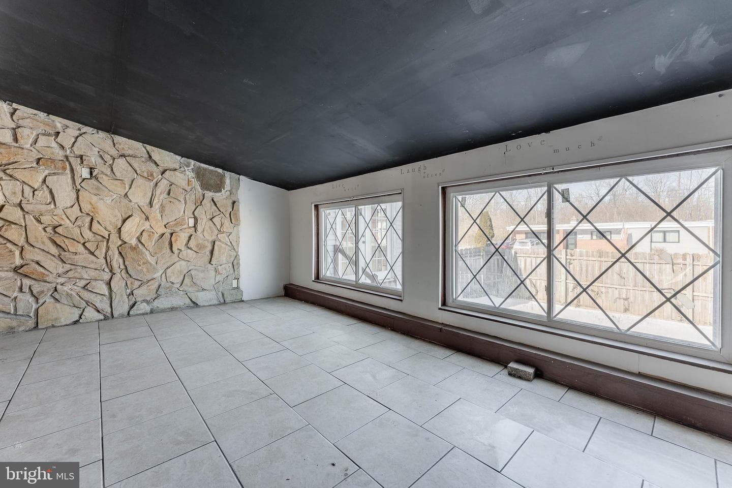 390 Mary Street photo 31