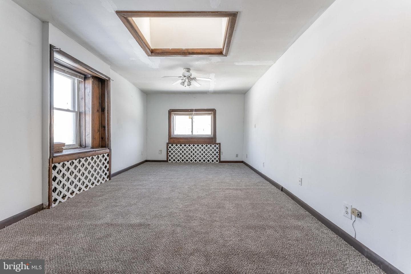 390 Mary Street photo 32