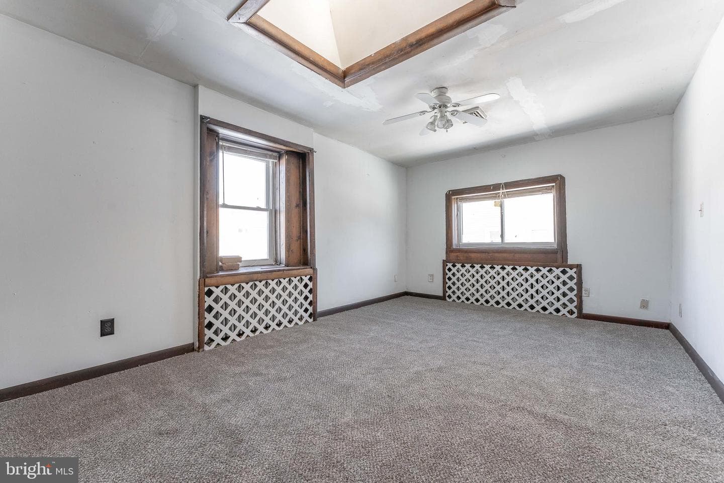 390 Mary Street photo 33
