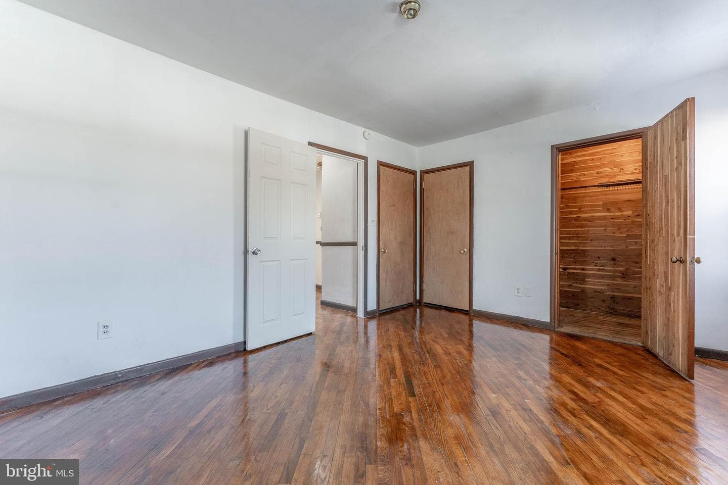 390 Mary Street photo 36