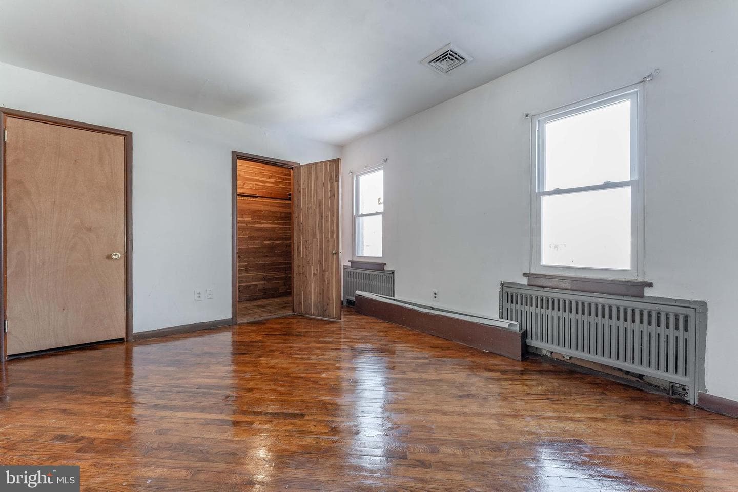390 Mary Street photo 38