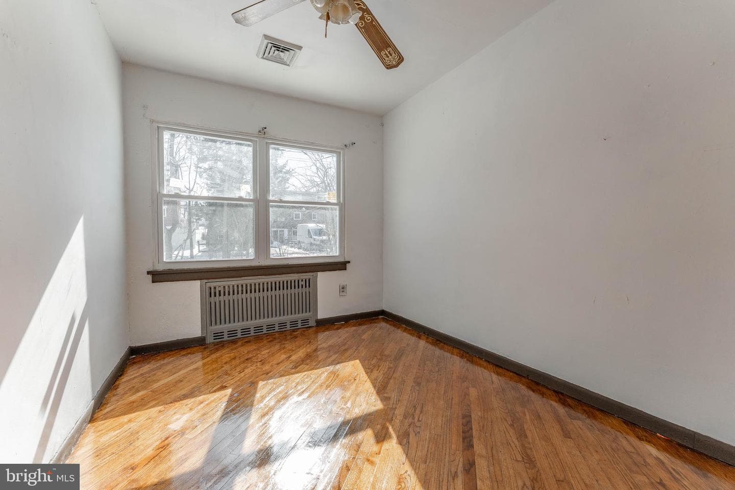 390 Mary Street photo 44