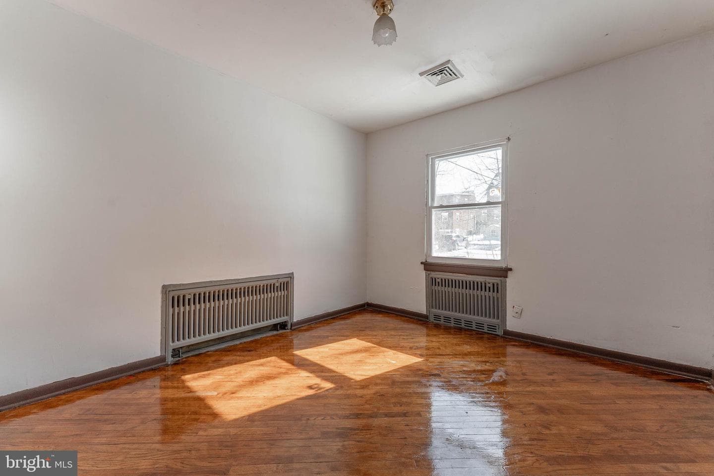 390 Mary Street photo 46