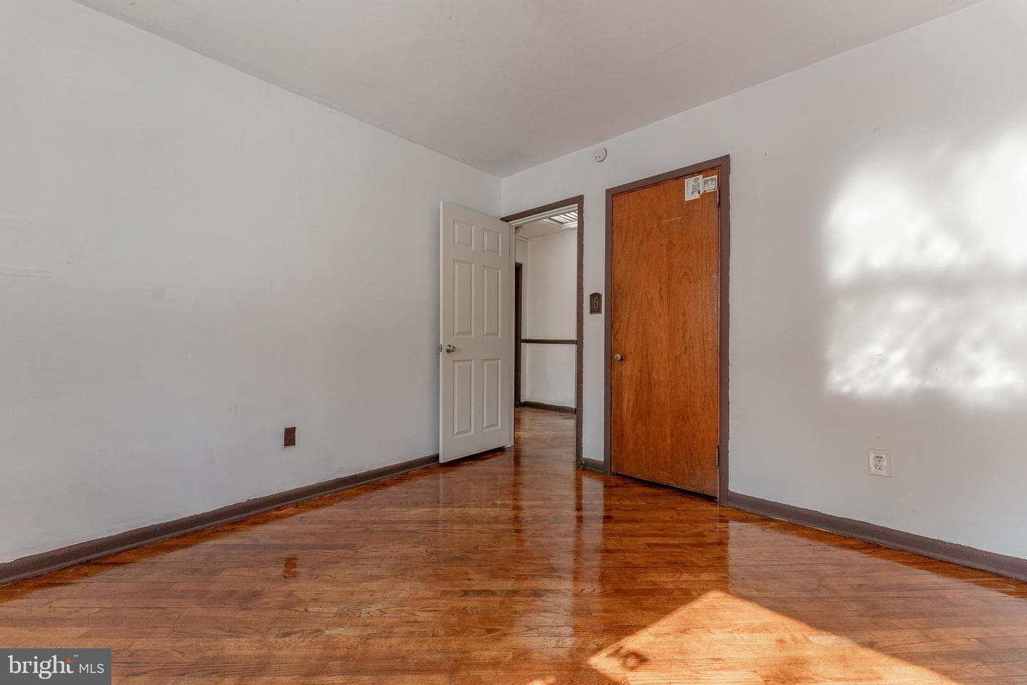390 Mary Street photo 48