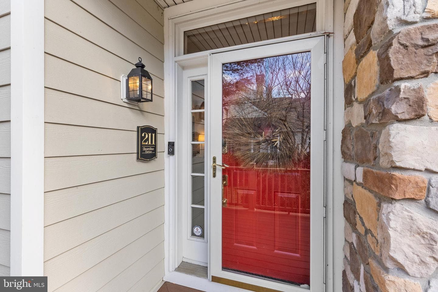 211 Shoreline Drive photo 2