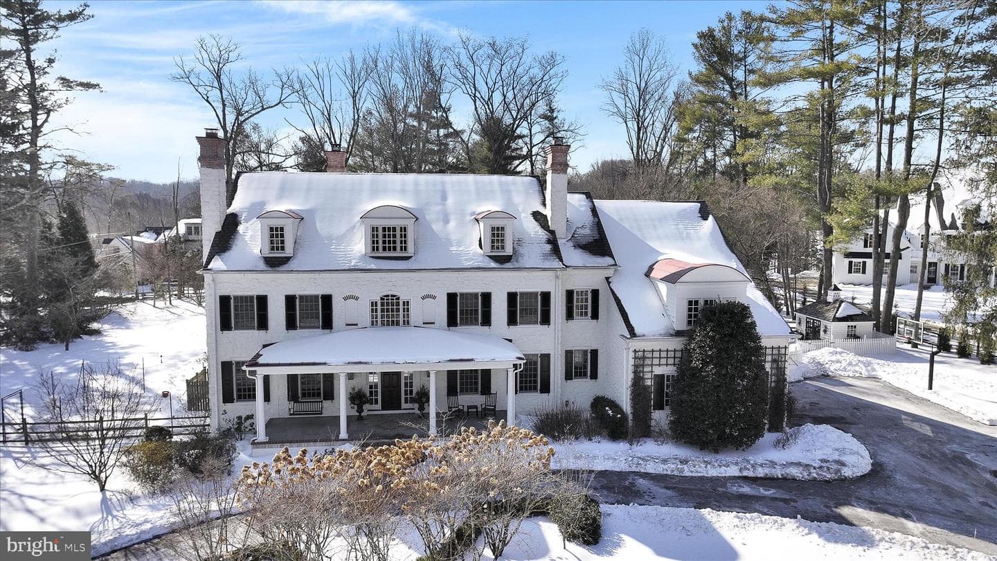 518 Newtown Road photo 2