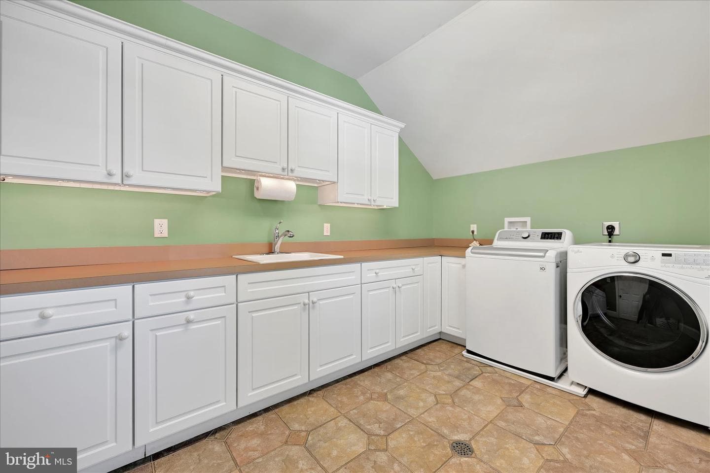 518 Newtown Road photo 59