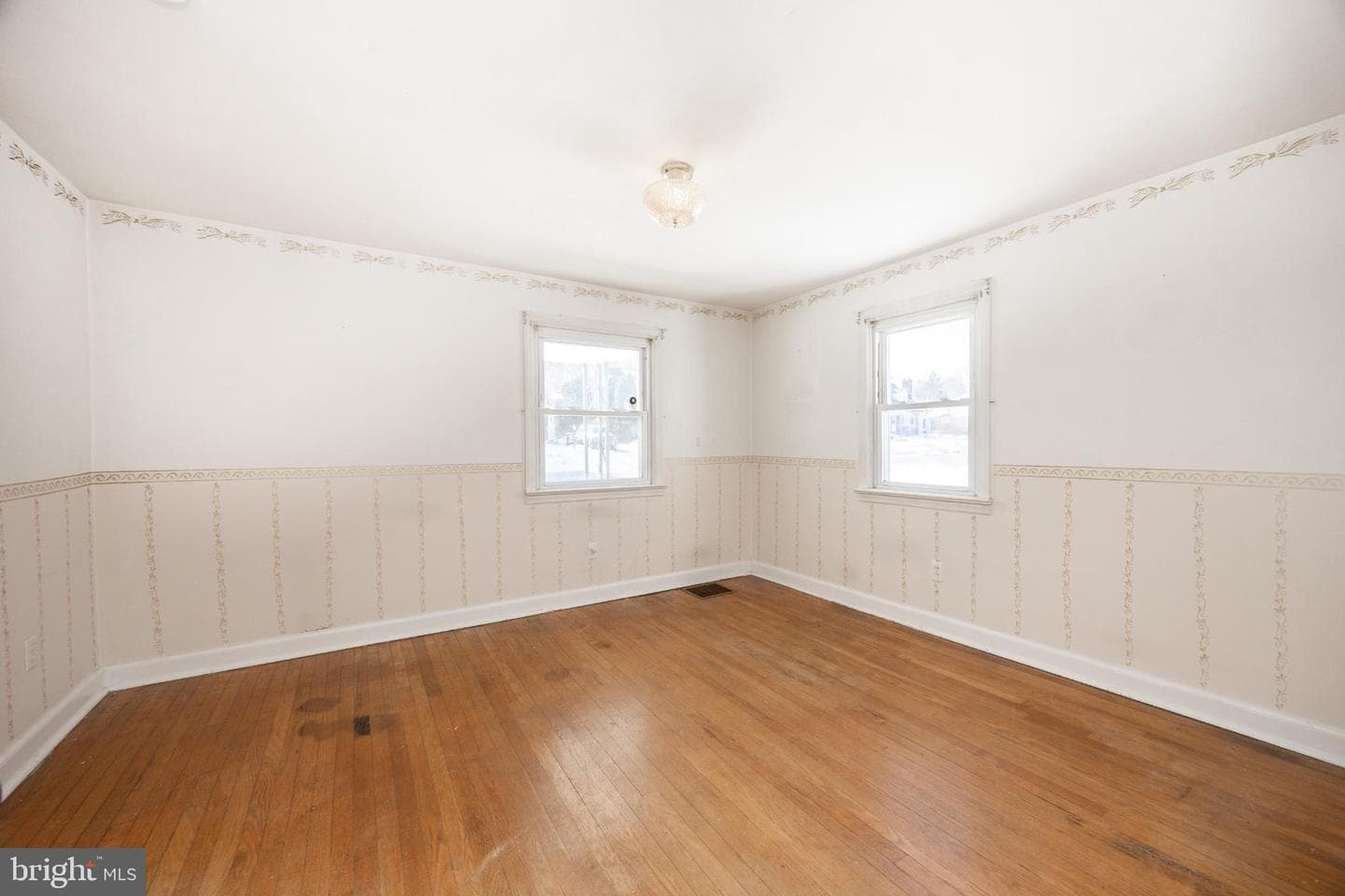 1507 Stirling Street photo 15