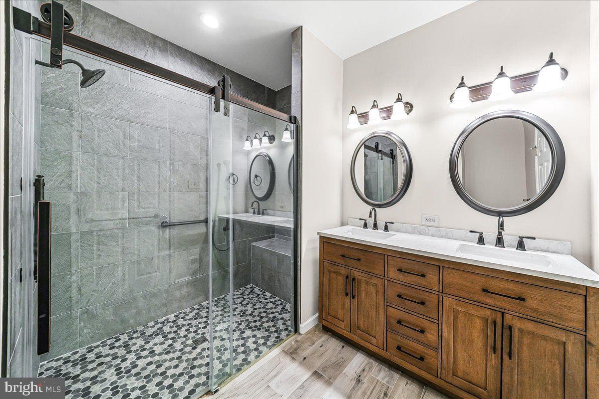 132 Huntingdon Court #1801 photo 16