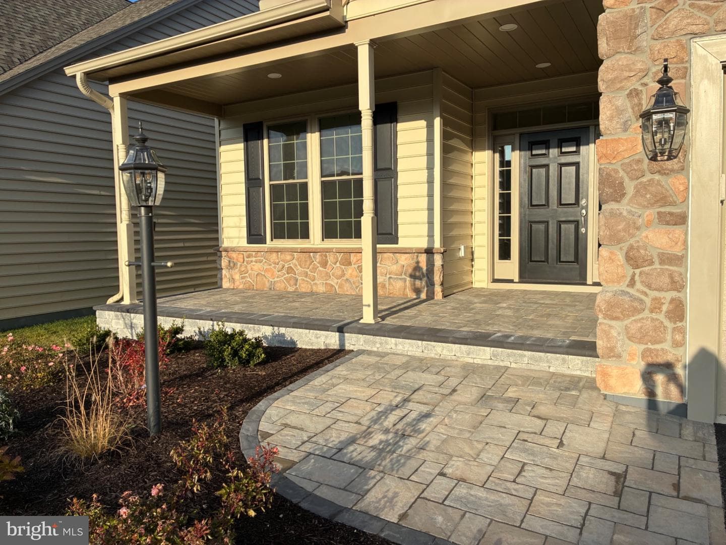 610 Greenbriar Path photo 3