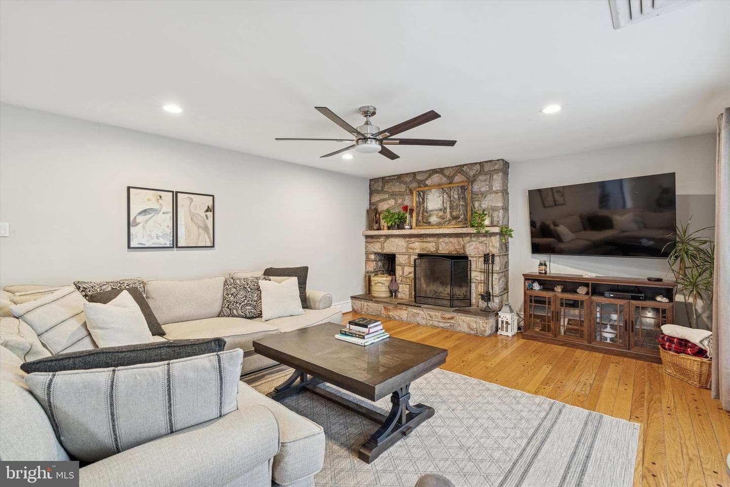 591 W Hoffecker Road photo 3