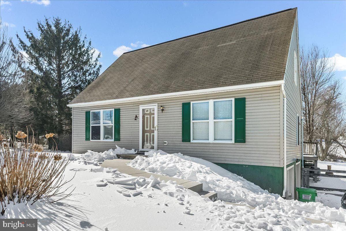 594 5th Street photo 2