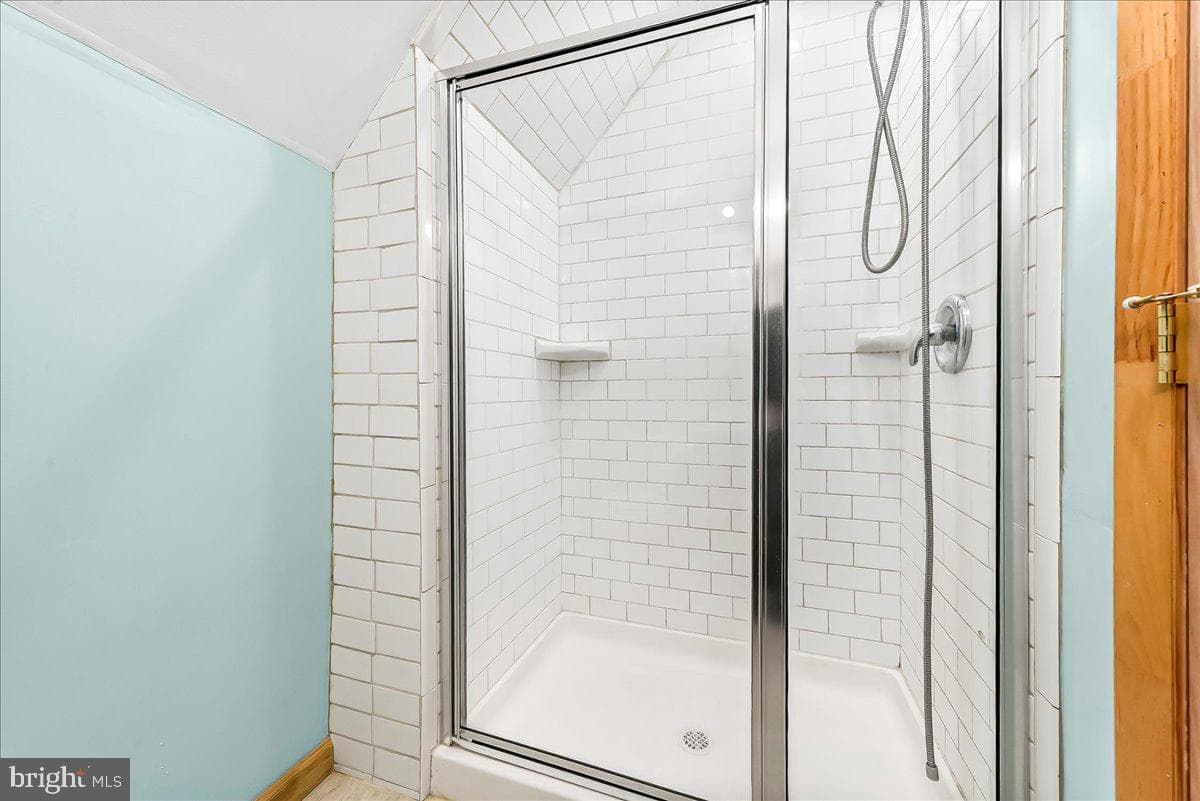 594 5th Street photo 21