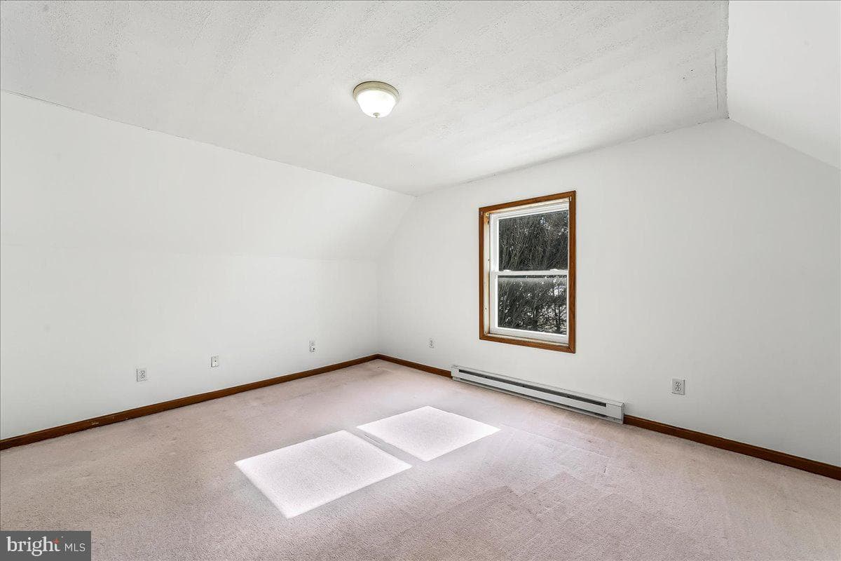 594 5th Street photo 22