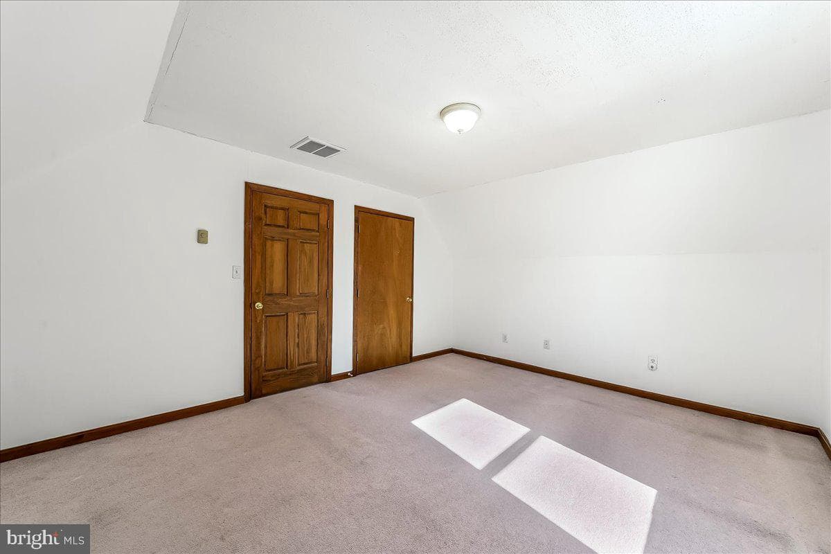 594 5th Street photo 23