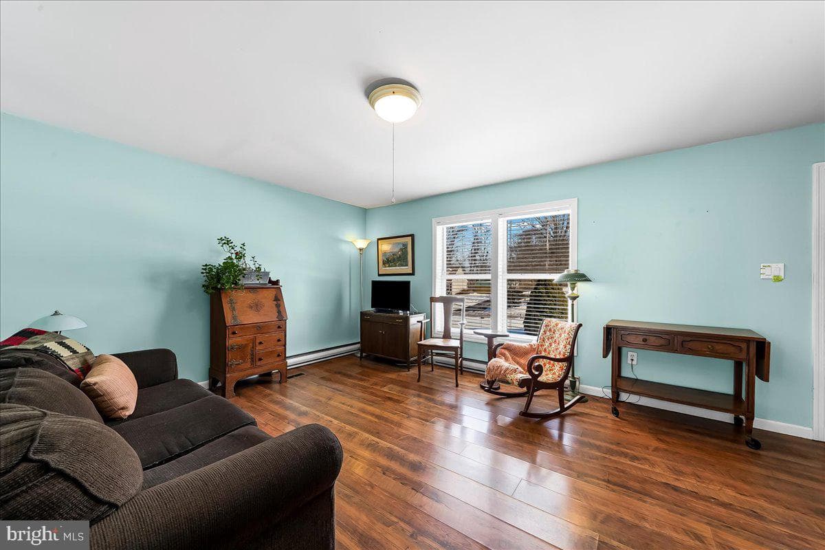 594 5th Street photo 4