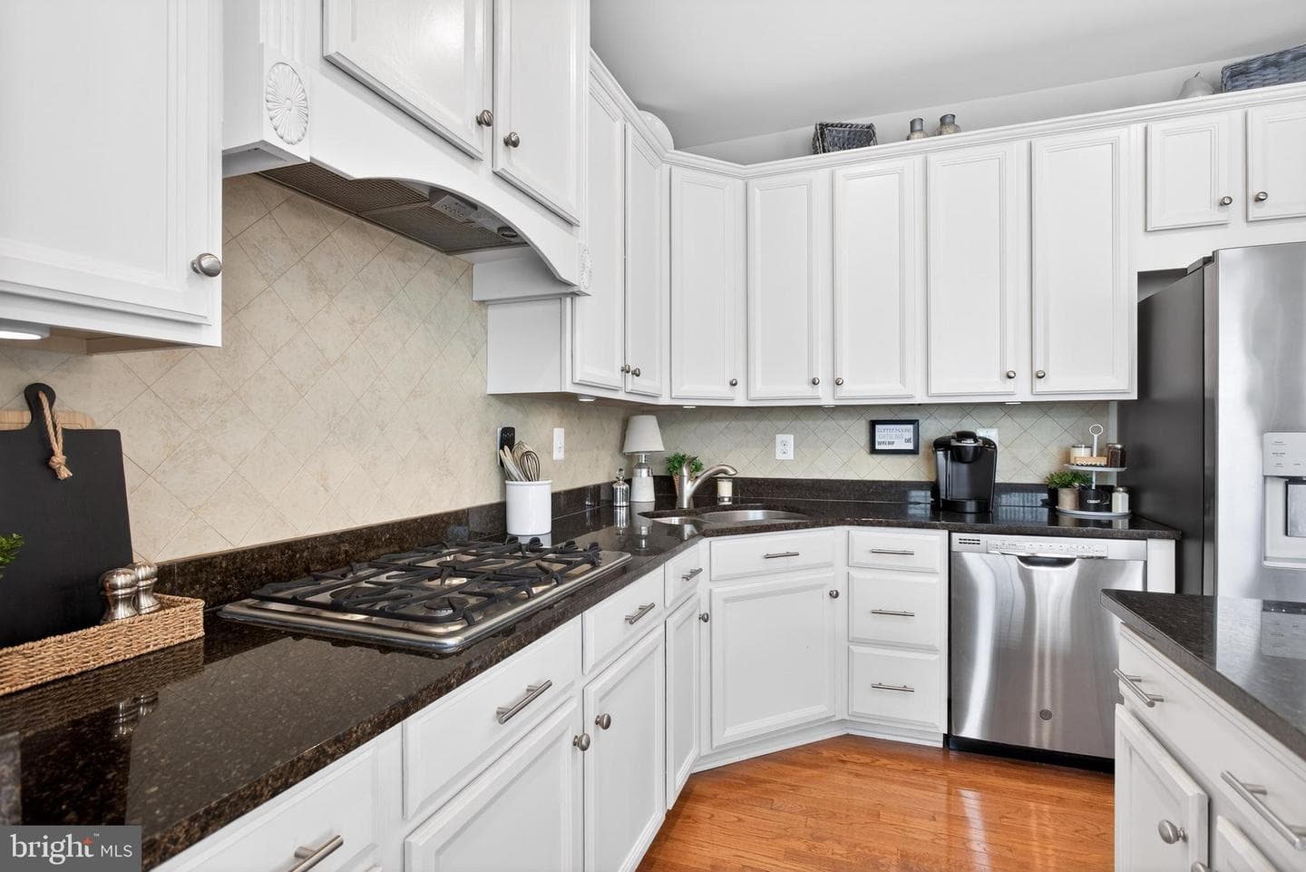 536 Raymond Drive photo 23