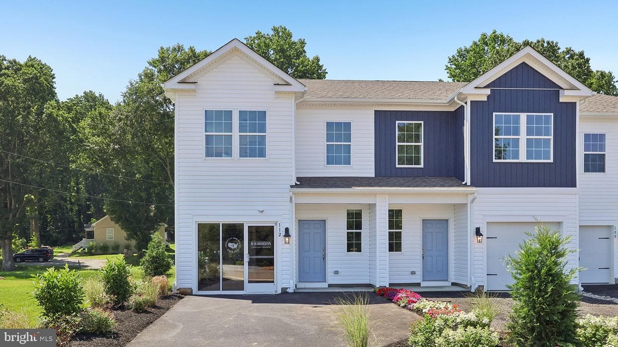 208 Derby Drive photo 2