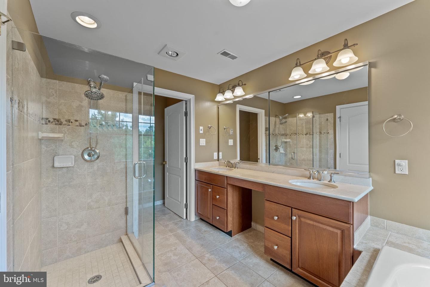 14 Sloan Road photo 63