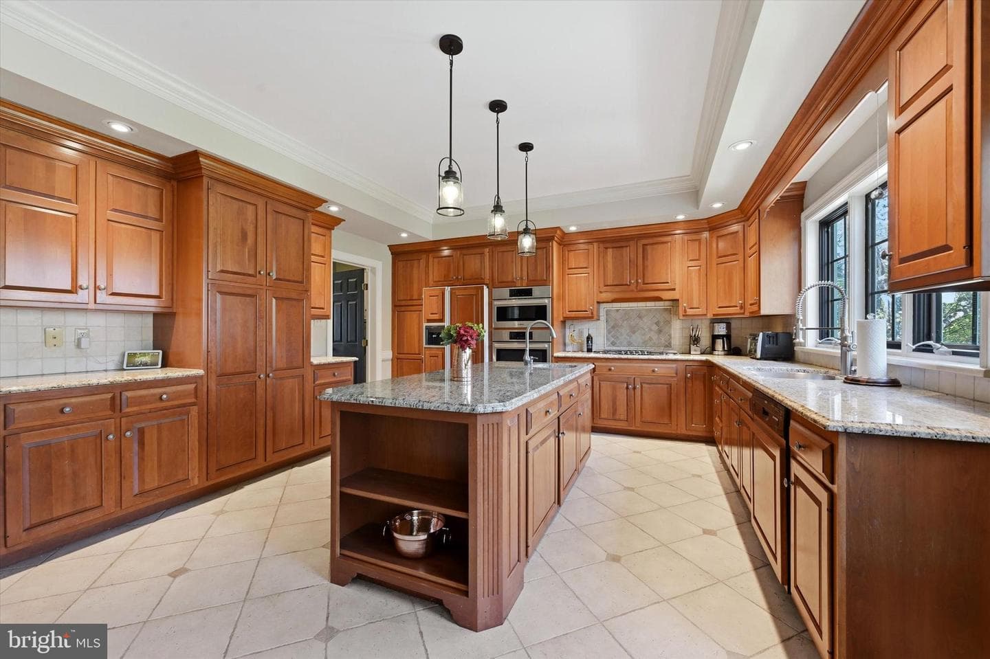 50 Howson Lane photo 22