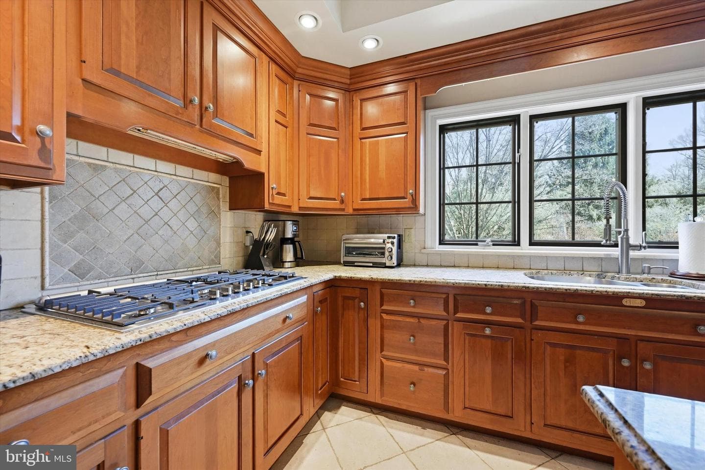 50 Howson Lane photo 26