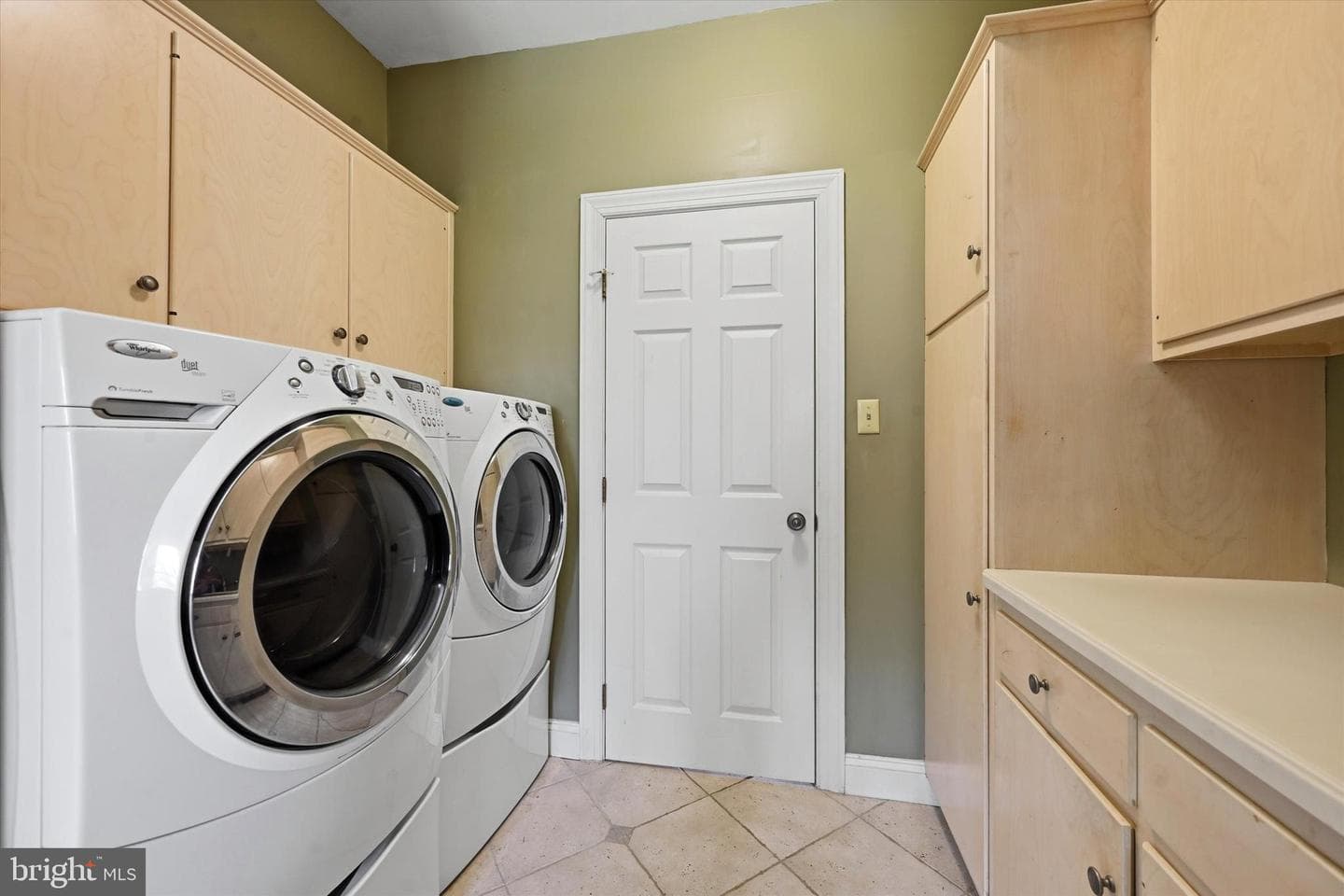 50 Howson Lane photo 29